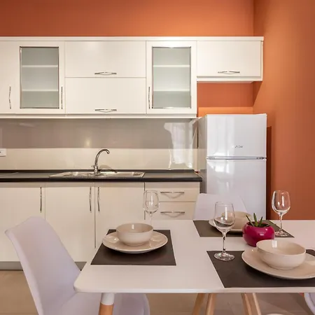 Lux At Delijorgji Apartment